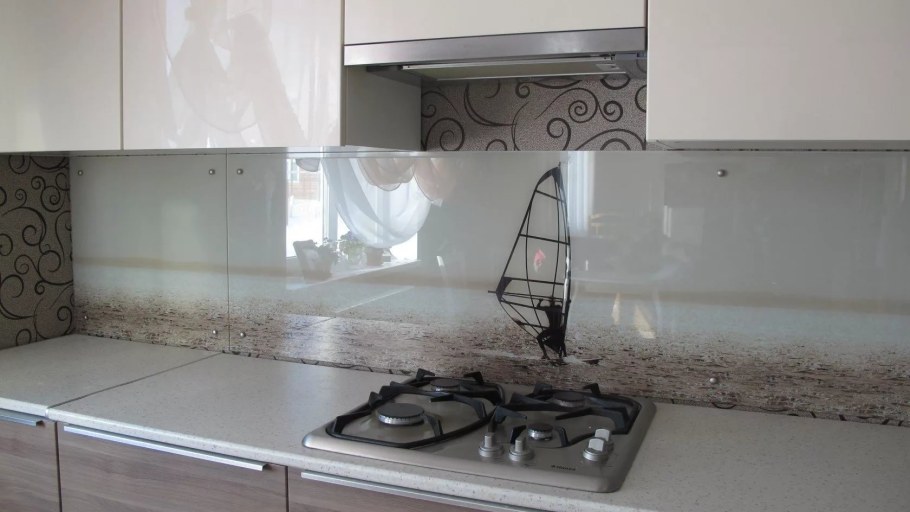 Скинали из прозрачного стекла для кухни