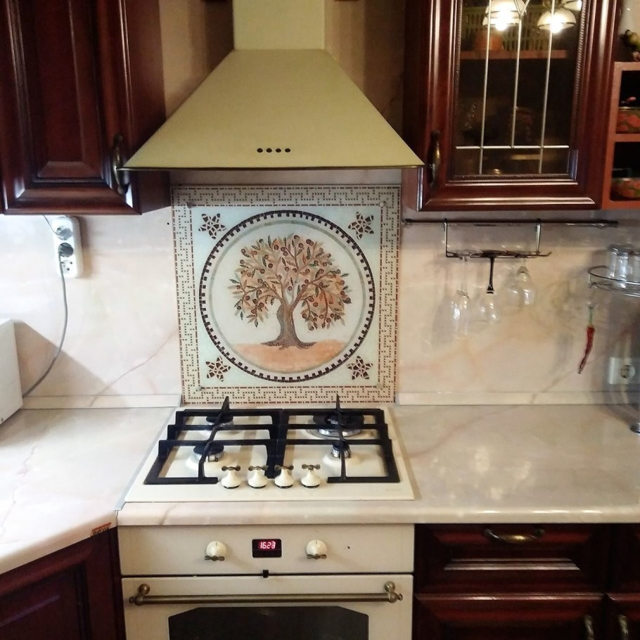 Фартук над плитой