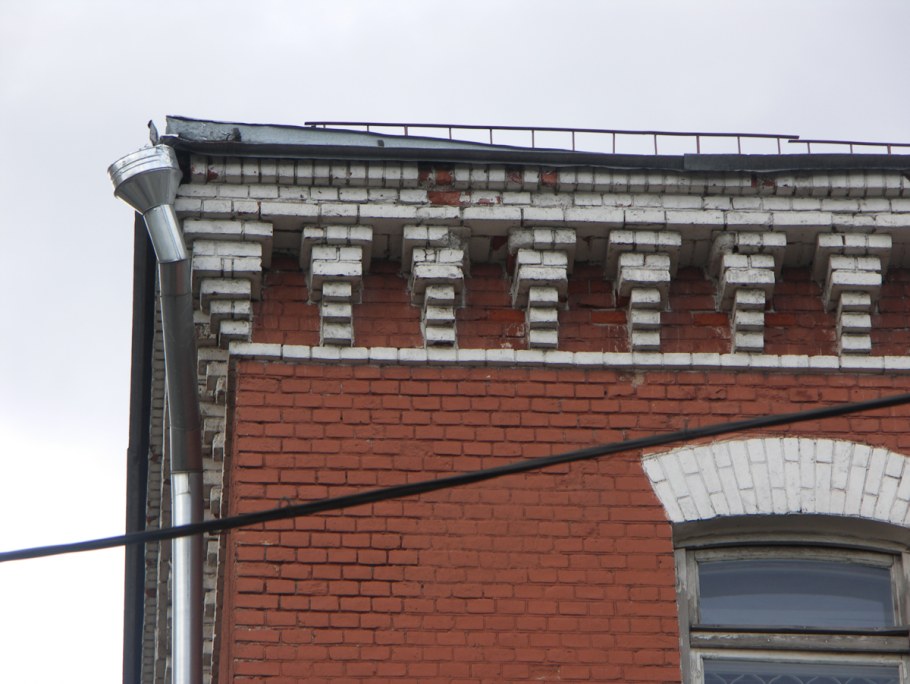 Карниз из кирпича