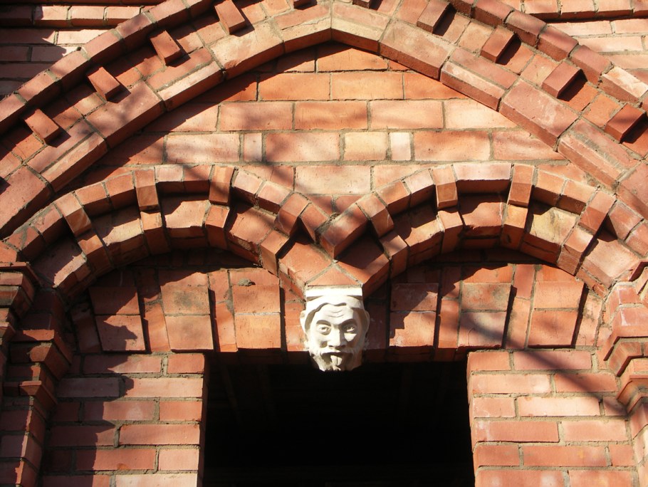 Зубцы Московского Кремля ласточкин хвост