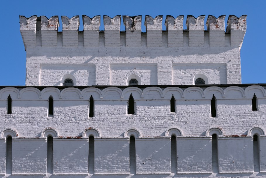 Карниз из кирпича