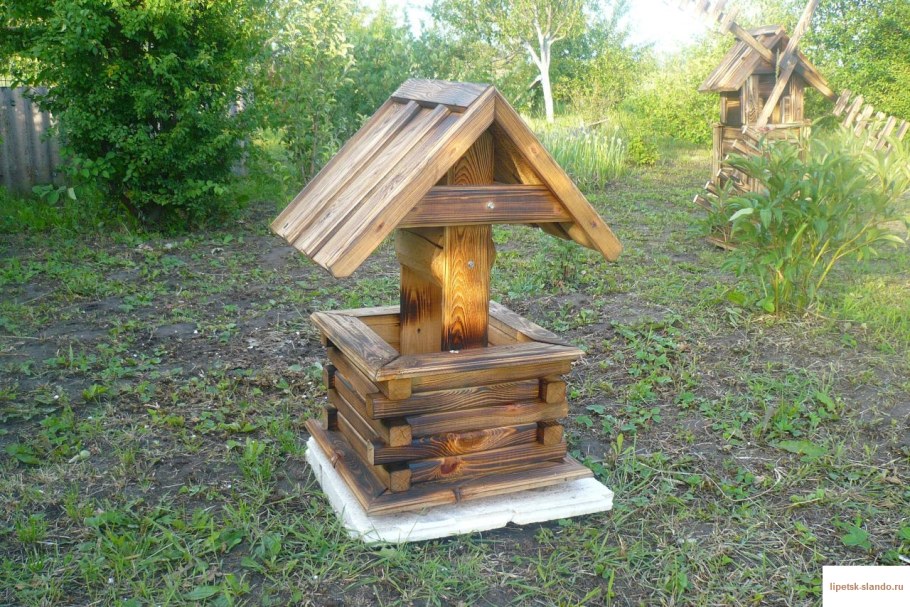 Декоративный колодец на даче