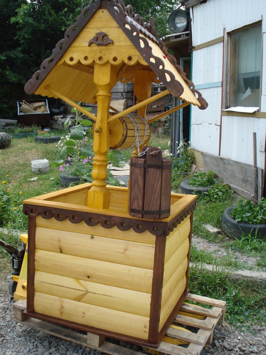 Декоративный колодец
