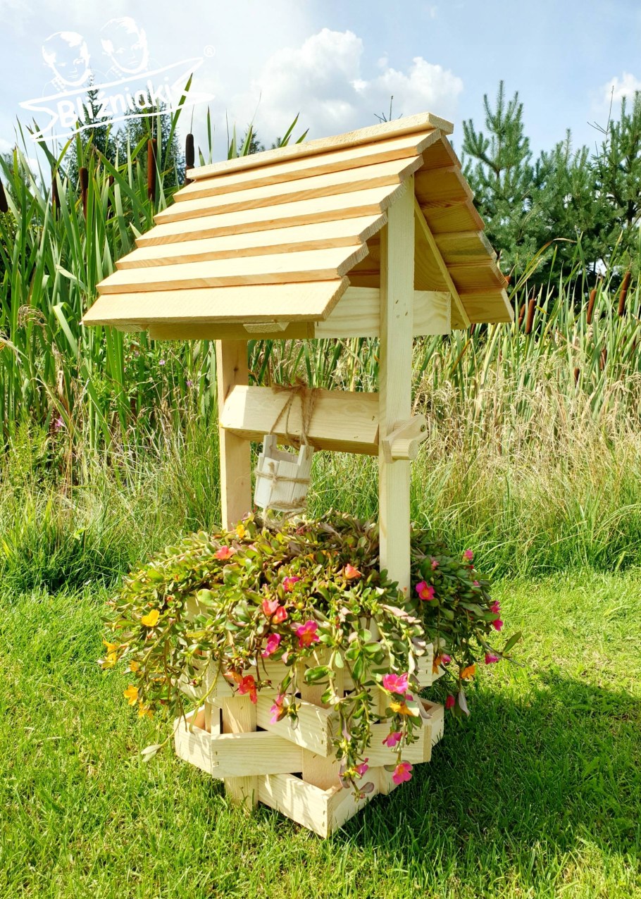 Декоративный колодец