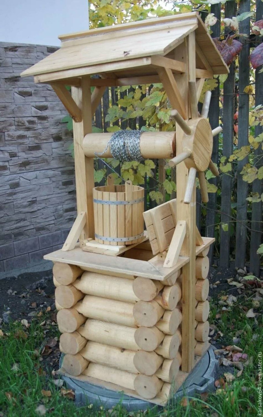 Колодец декоративный для сада