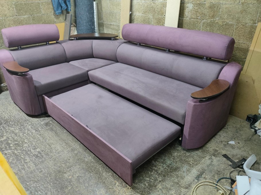 Антивандальный материал для диванов от кошек