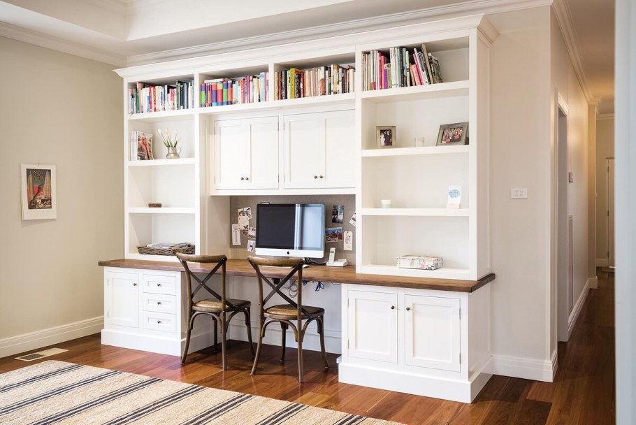 Стол встроенный в шкаф