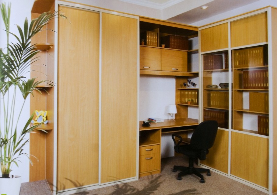 Шкаф в комнату с рабочим местом
