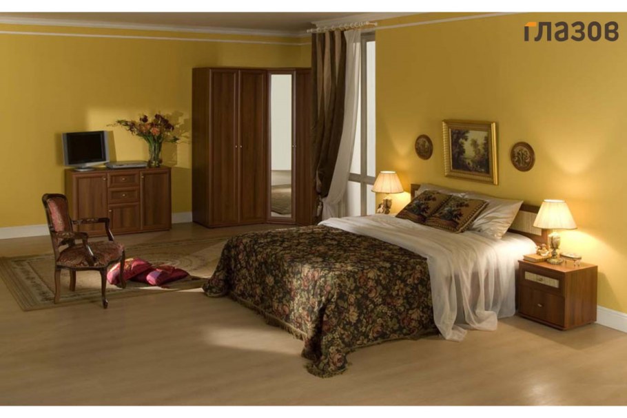 Комната с темной мебелью