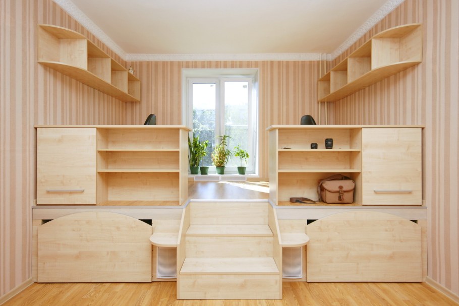 Детская с подиумом и выдвижными кроватями