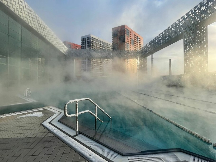 Открытый зимний бассейн