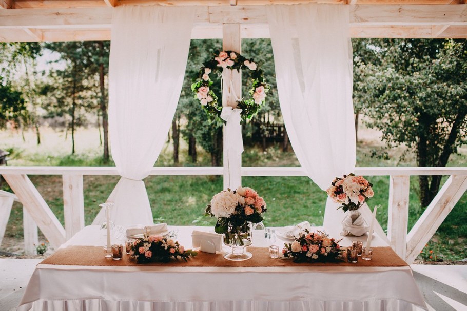 Украшение беседки на свадьбу