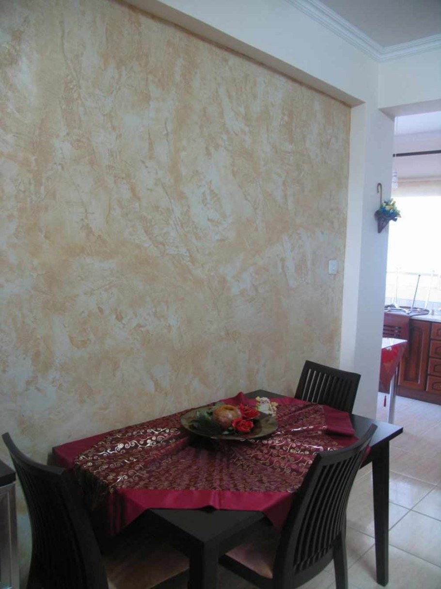 Фактурная штукатурка на кухне