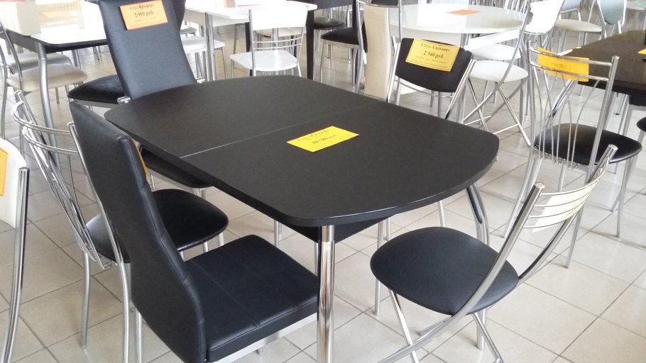 Кухонный стол черный матовый