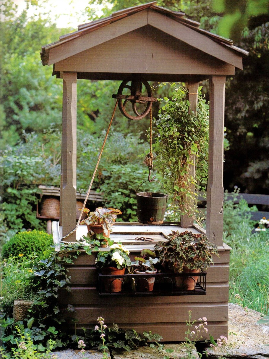 Декоративные каменные колодцы