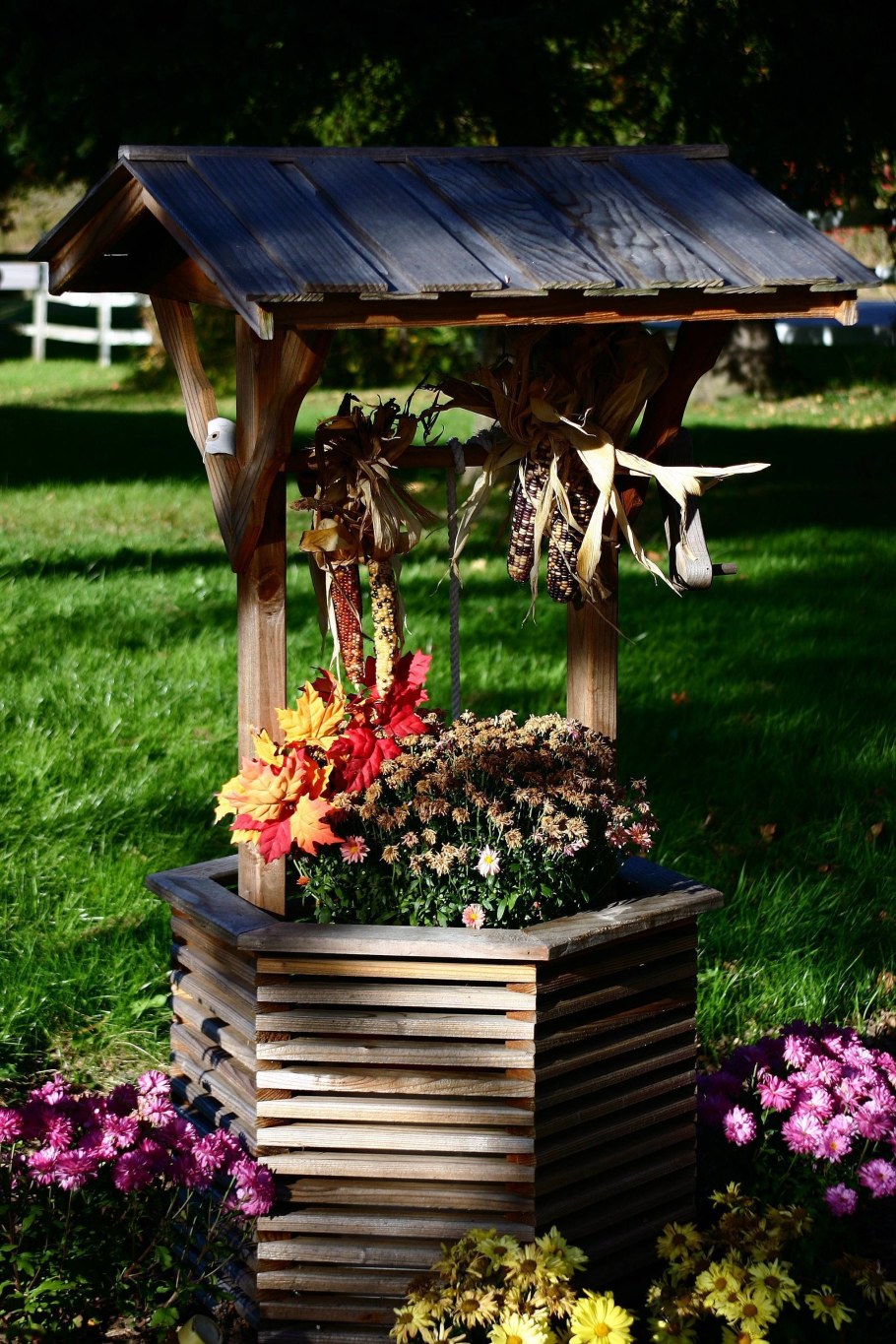 Декоративный колодец для скважины