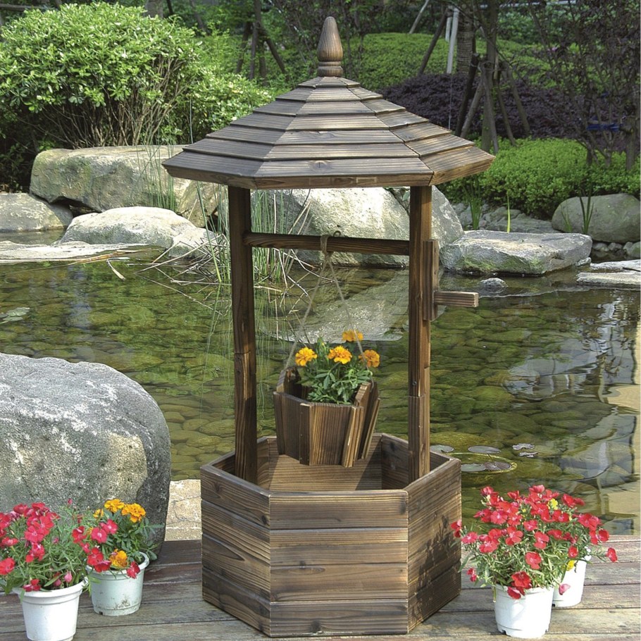 Колодец декоративный для сада из бочки