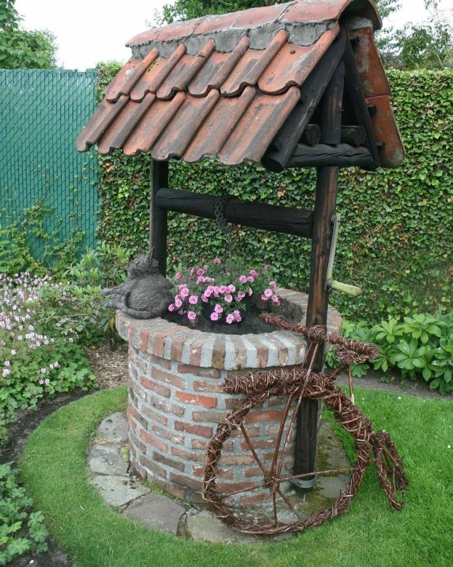 Декор клумбы камнями