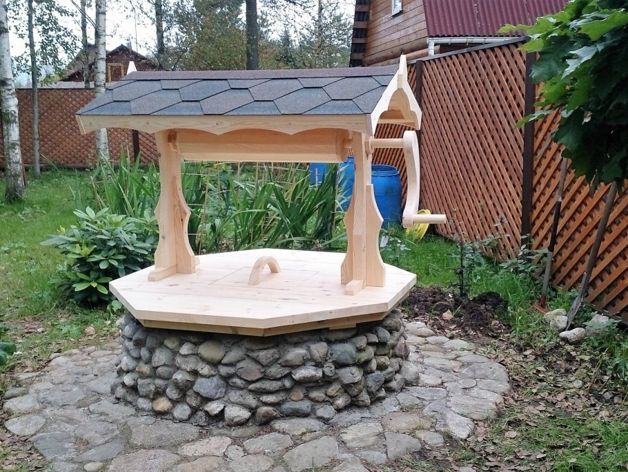 Красивый колодец