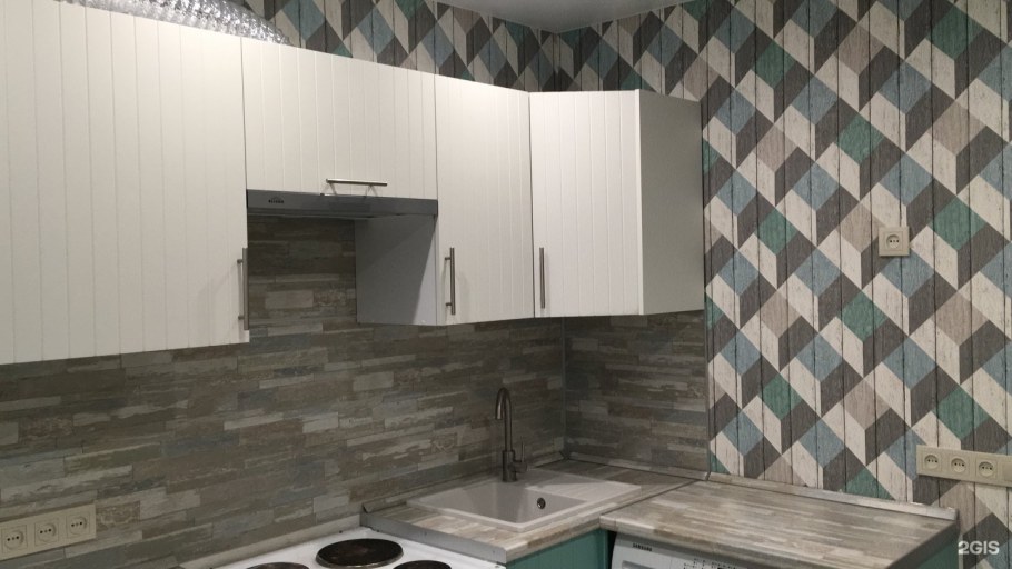 Обои из Леруа в интерьере кухни