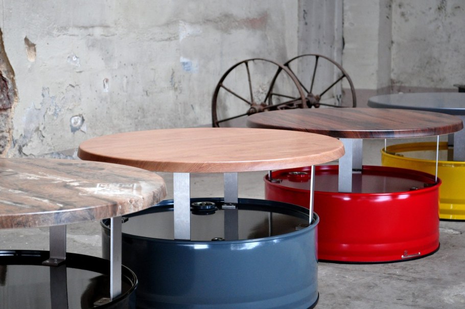 Стол из бочек металлических