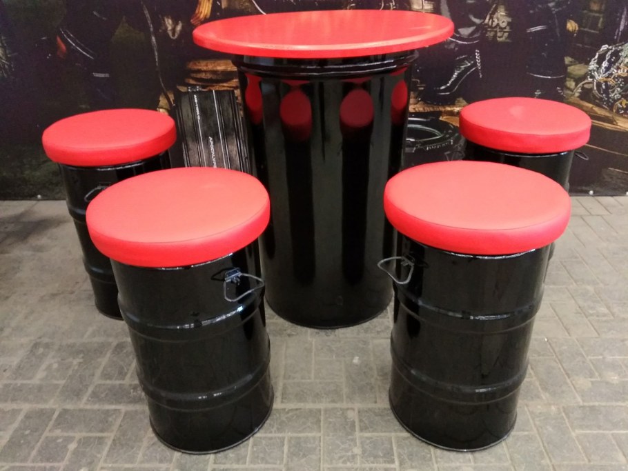 Стул из металлической бочки