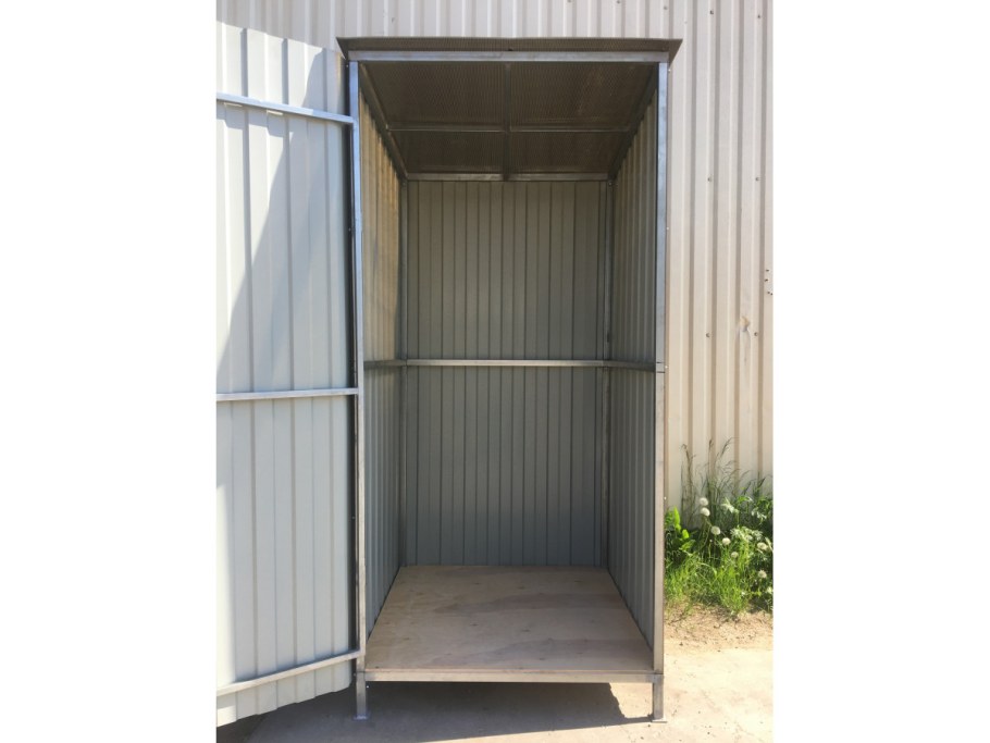 Металлический туалет для дачи