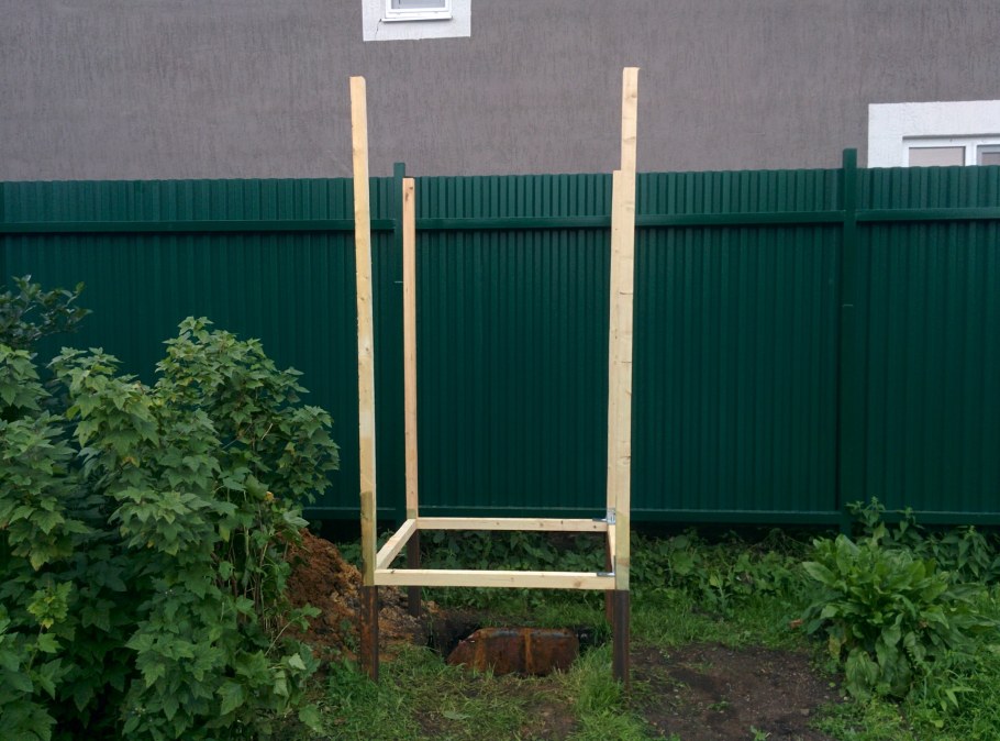 Каркас на туалет из профнастила