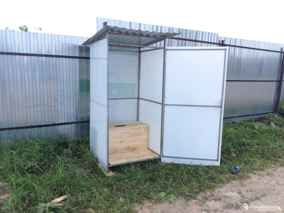 Туалет из поликарбоната для дачи