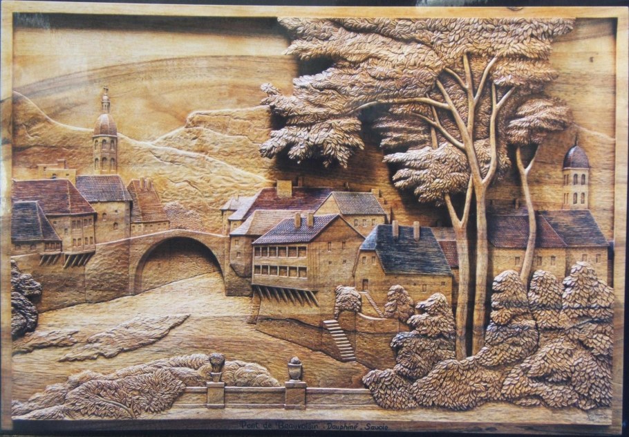 Пано резьбы по дереву со львом