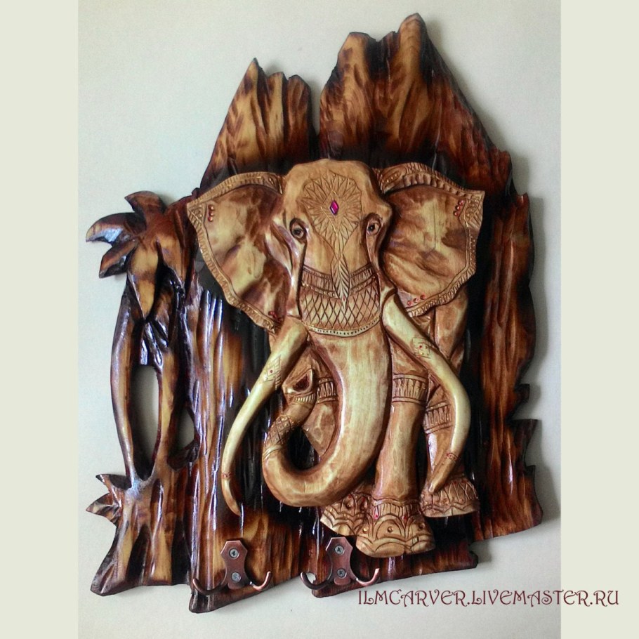 Объемное панно из дерева