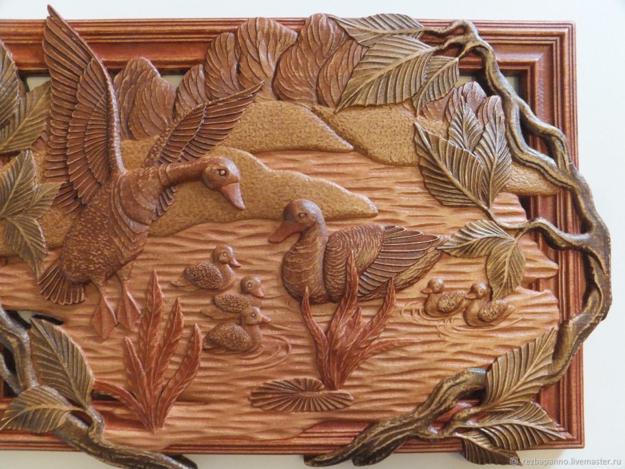 Панно по дереву