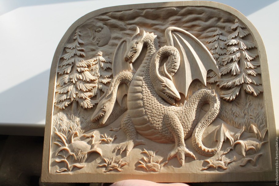 Белка резьба по дереву плоскорельефная