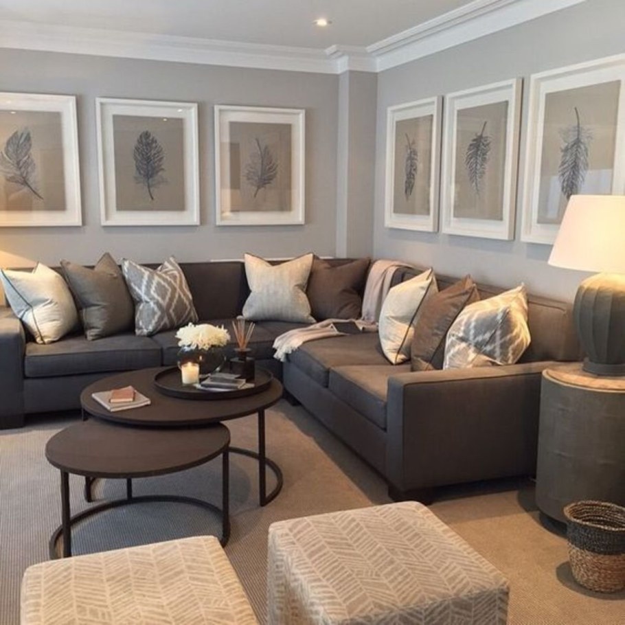 Спальня с темно коричневой мебелью