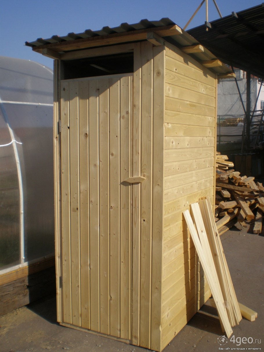 Туалет дачный деревянный