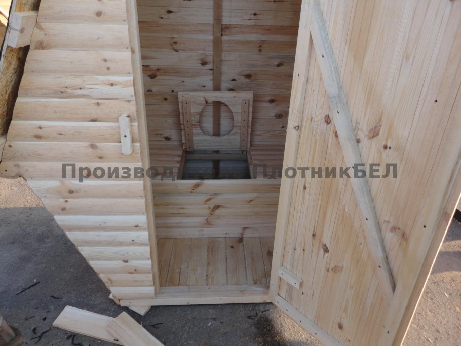 Туалет дачный деревянный внутри