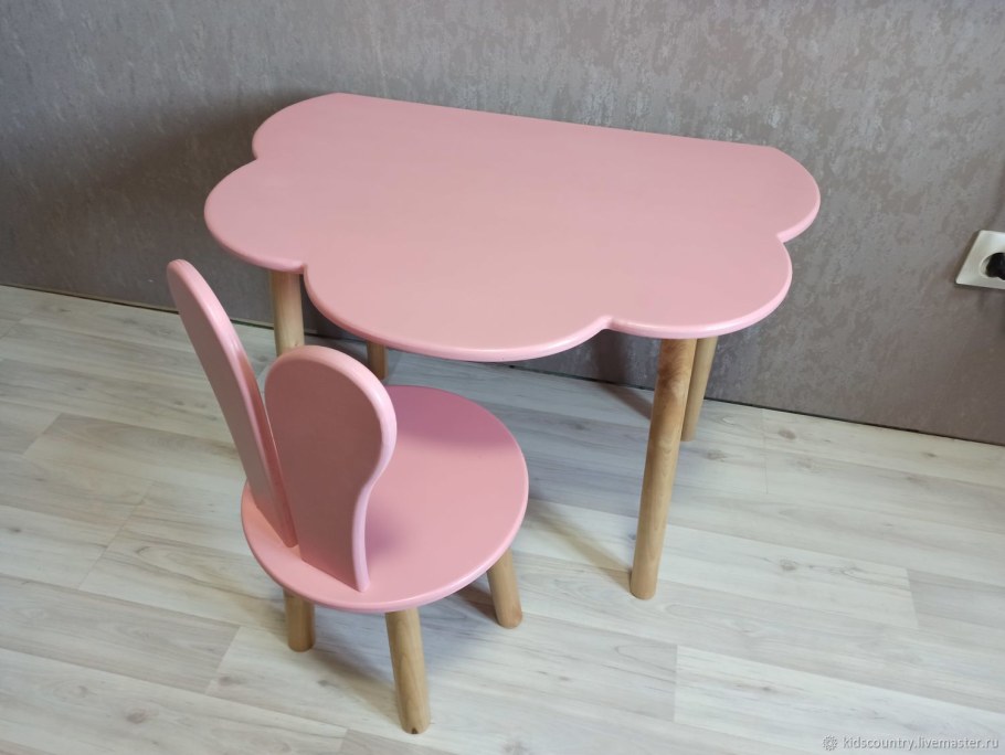 Столик детский деревянный