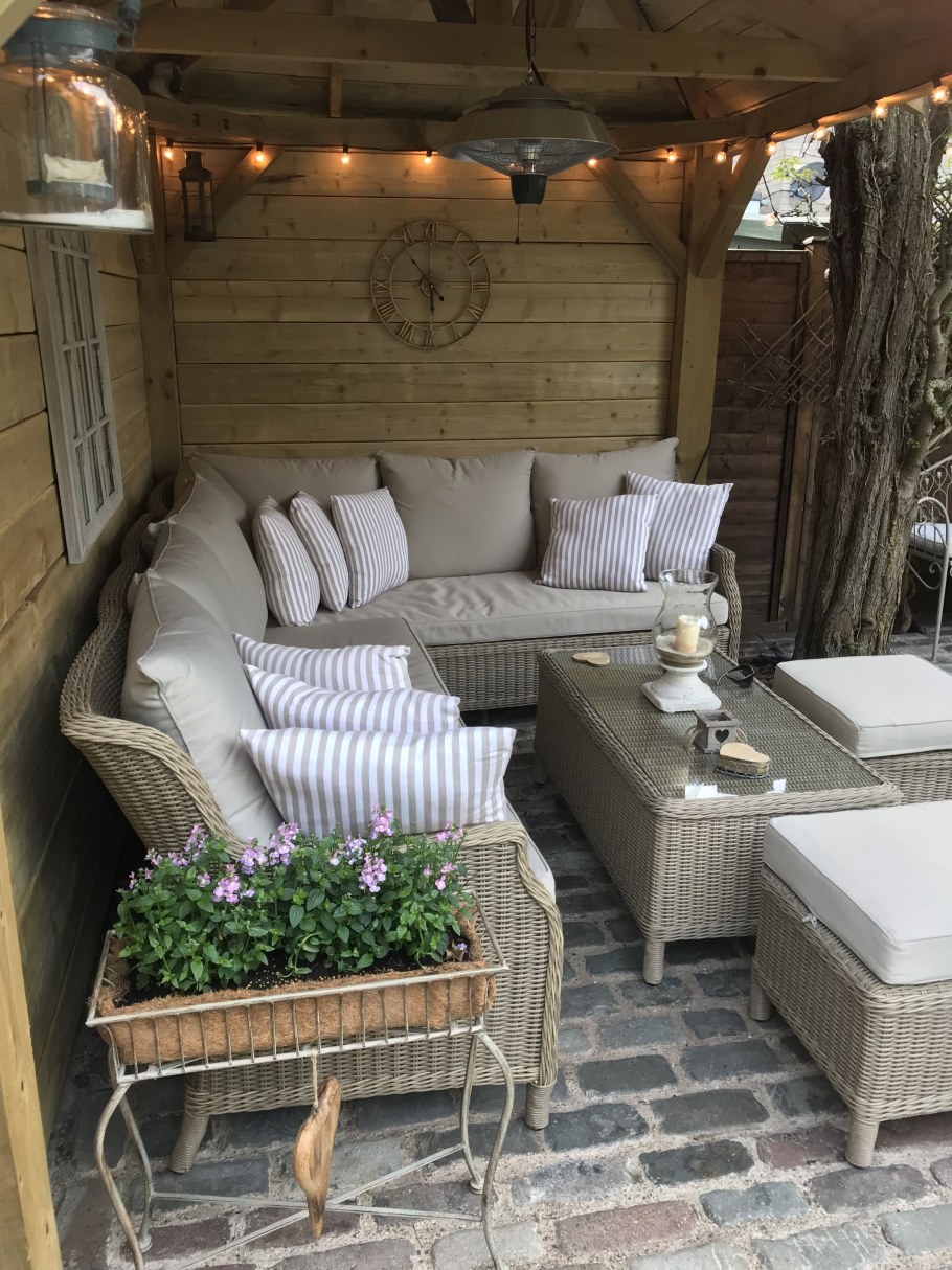 Интерьер беседки