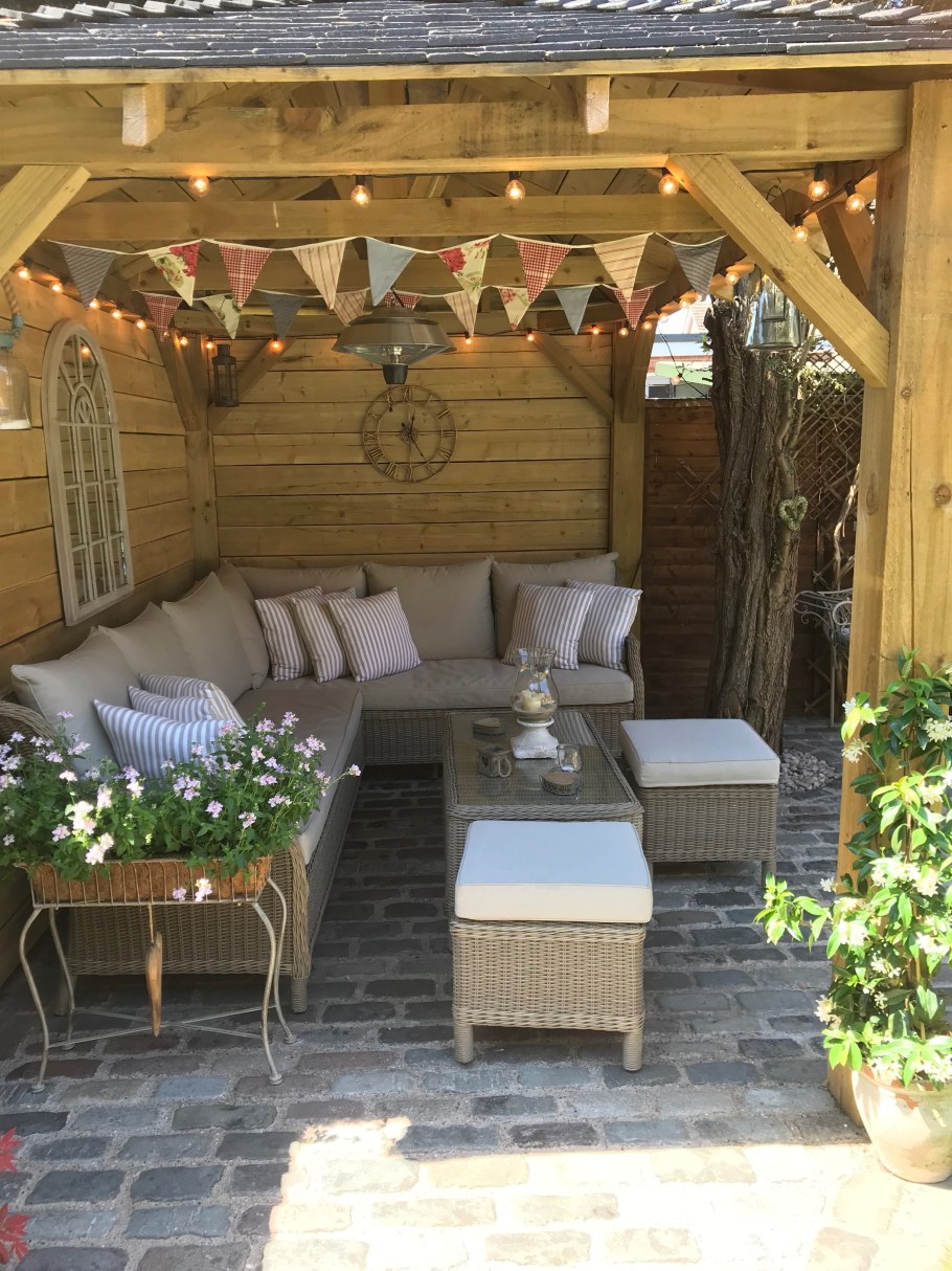 Внутренний интерьер беседки