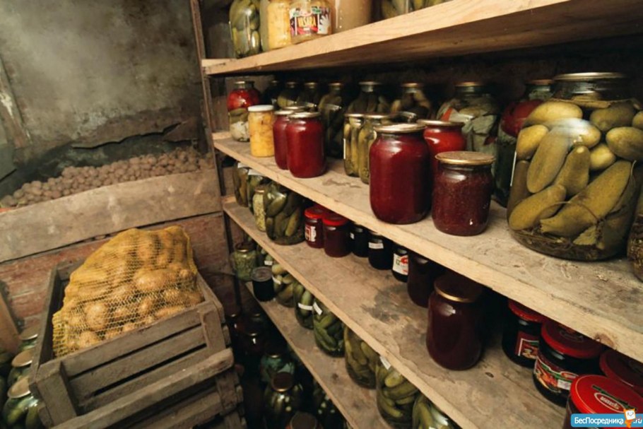 Погреб современный в доме