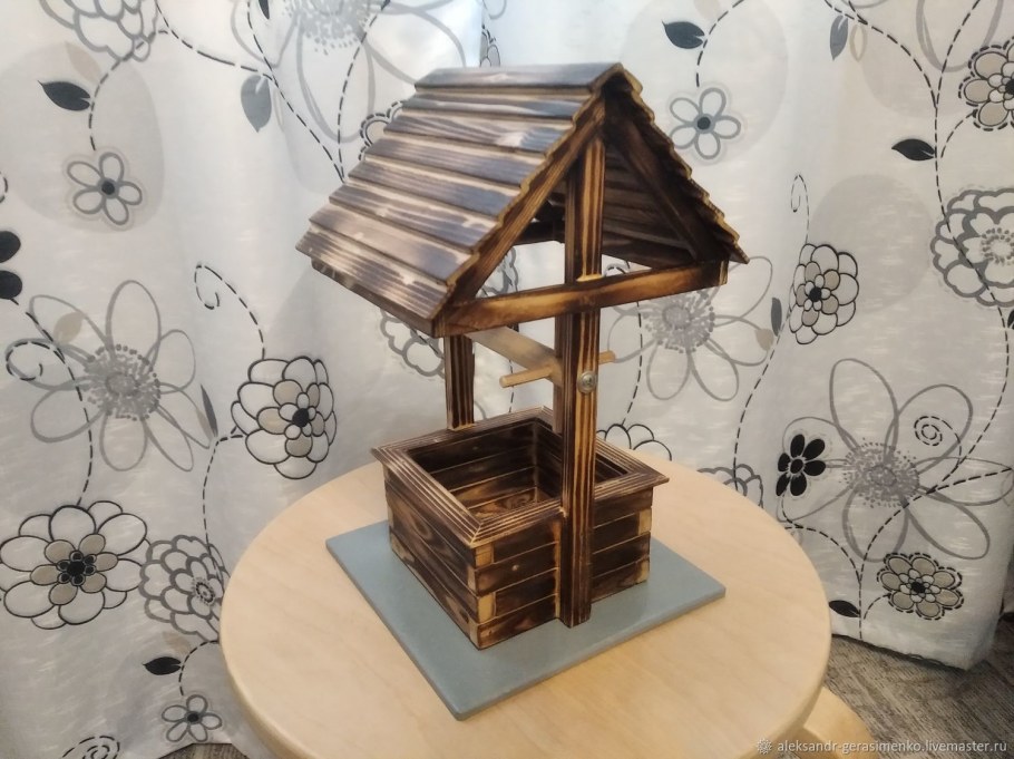 Декоративный колодец