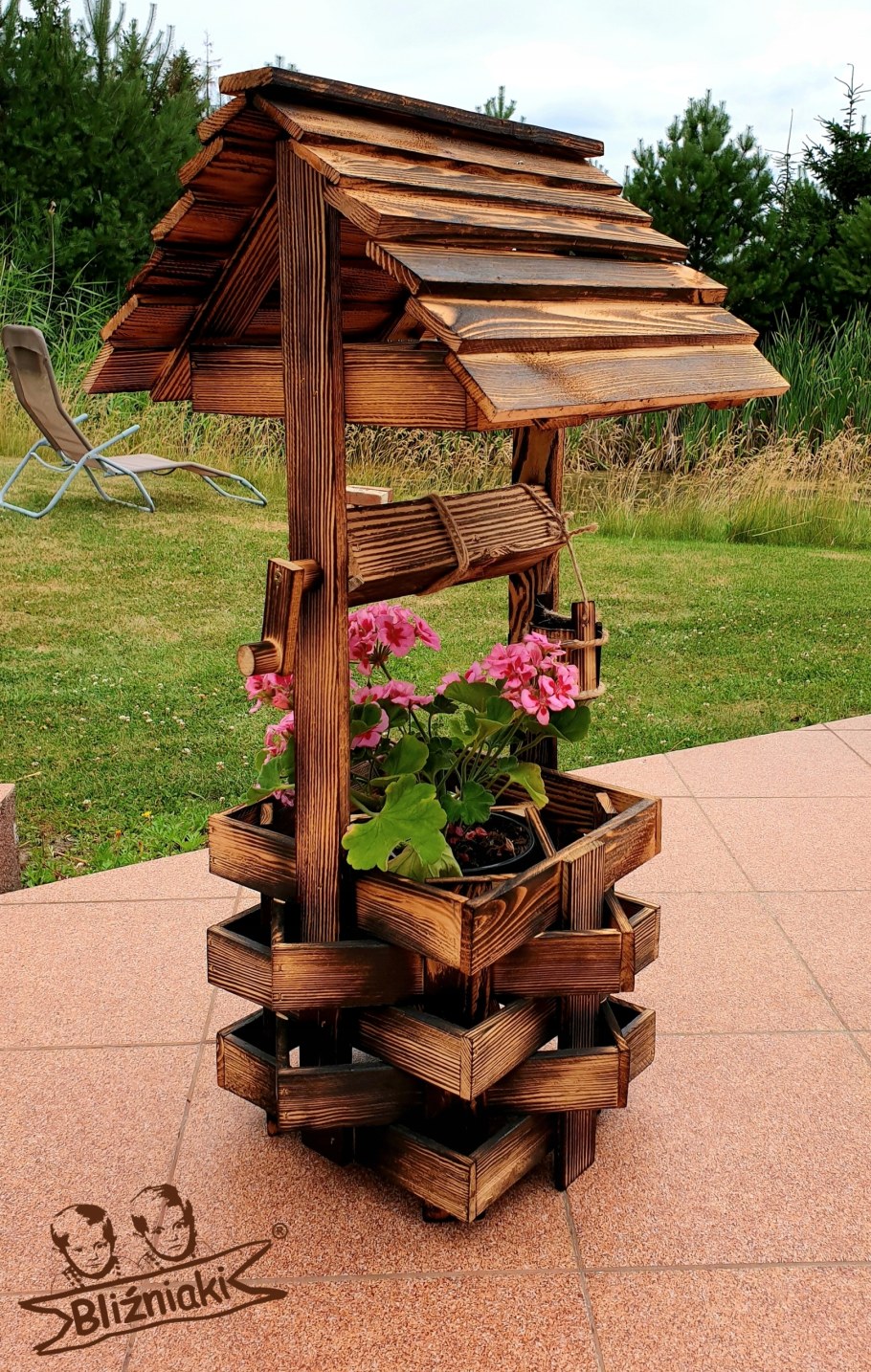 Колодец декоративный для сада