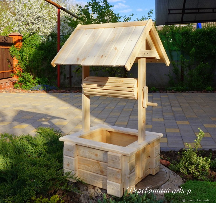 Декоративный колодец