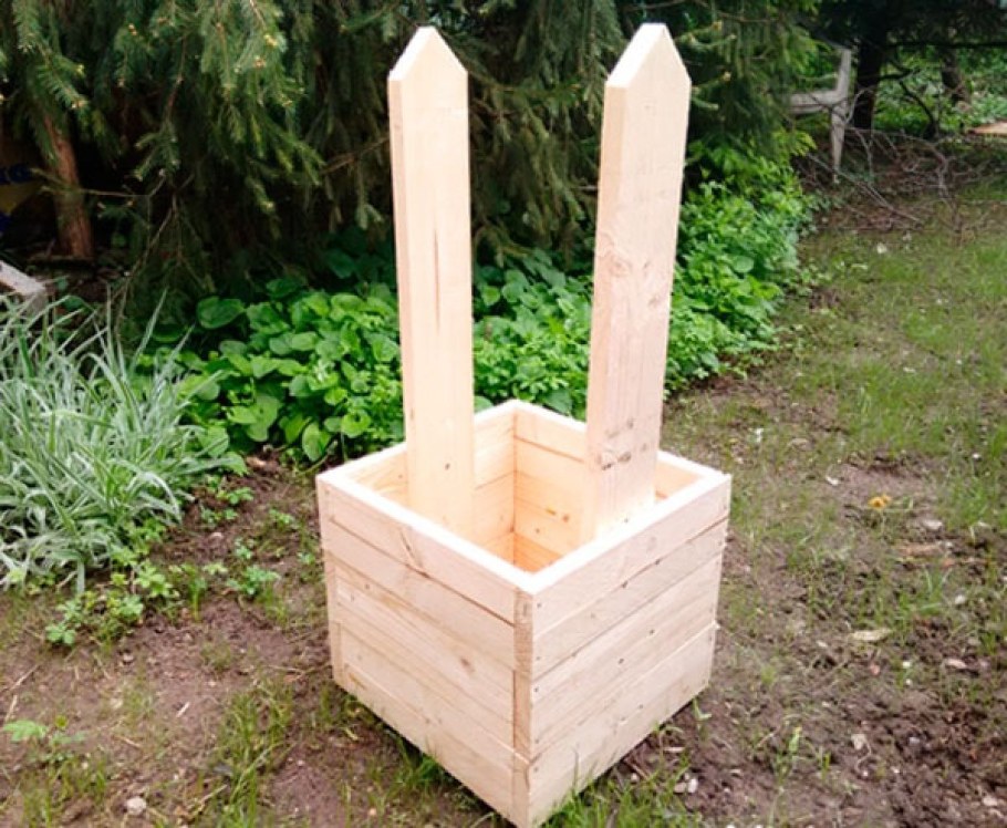 Колодец декоративный для сада из доски