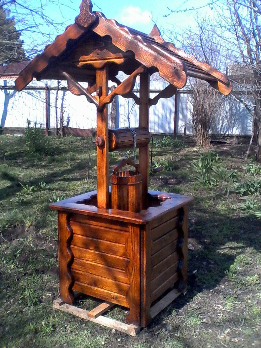 Декоративный колодец