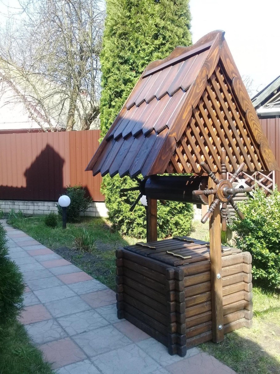 Декоративный колодец