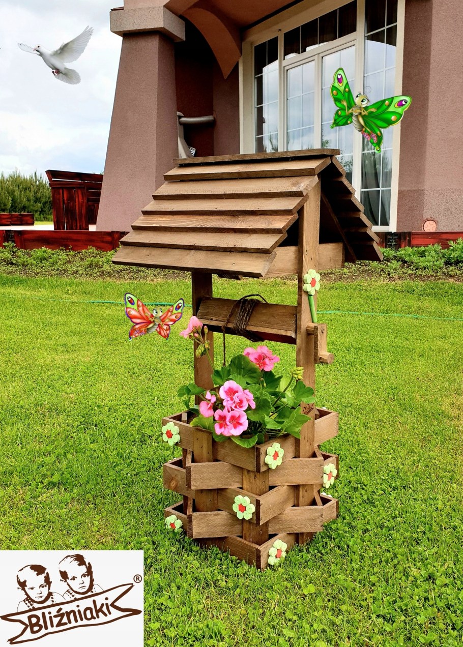 Декоративный колодец на даче