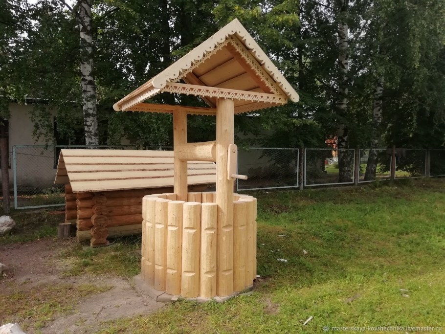 Садовый колодец декоративный