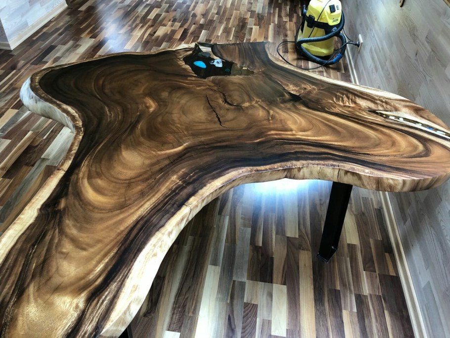 Стол из слэба суара