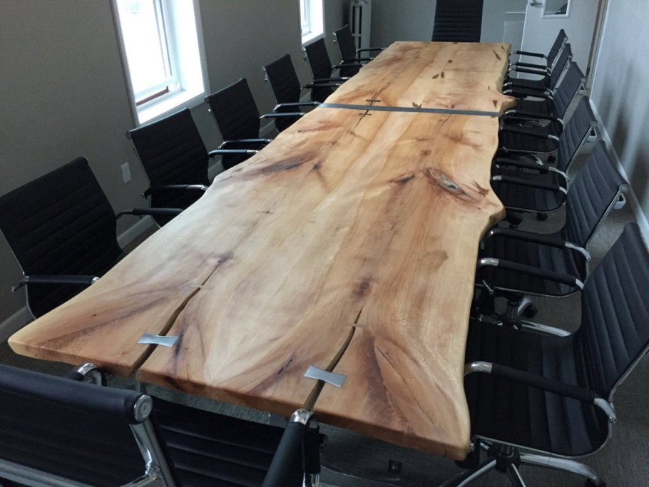 Столы из эпоксидной смолы для переговоров